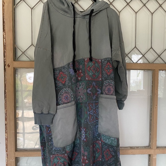Dresses & Skirts - SURF PONCHO/KOREAN SWEATSHIRT DRESS w/ POCKETS & pretty design! Worn once⚡️EUC⚡️